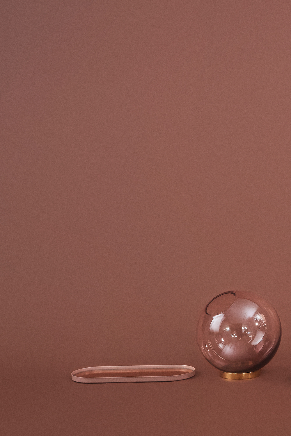 GLOBE vase avec pied GLOBE vase avec pied